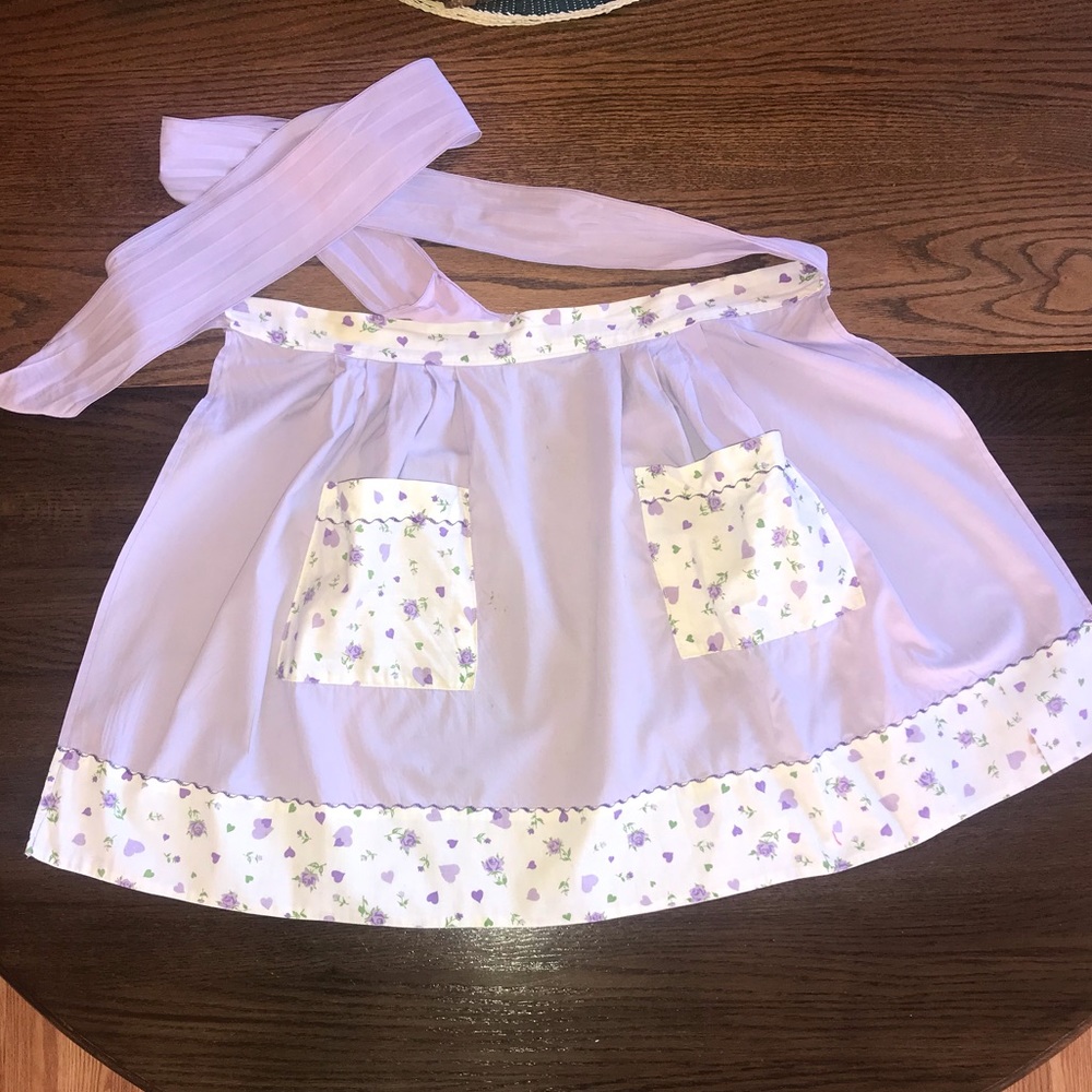 Vintage Purple Hearts half apron with pockets